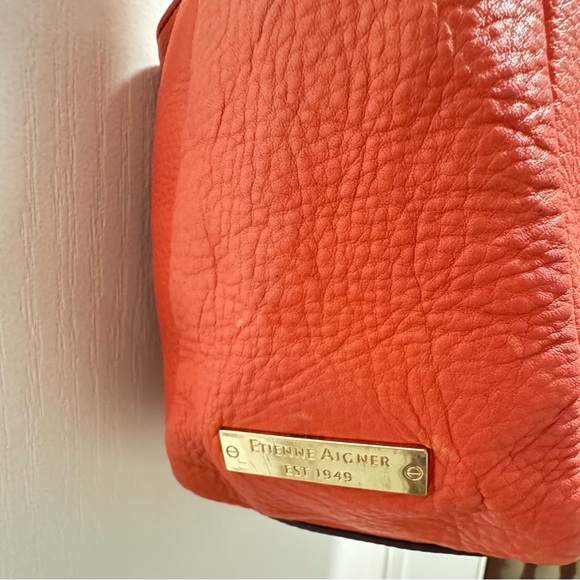 Vintage Etienne Aigner large coral Leather Shoulder Bag, snap closure - Picture 3 of 14
